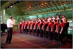 chorus 新加坡华乐团邀中国著名客籍歌唱家黄红英、台湾歌手黄连煜携手南洋客属总会合唱团，合力打造客家风味的音乐会
