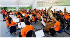 2013-10-10-3 新加坡报业控股音乐献礼呈现新加坡华乐团于义顺的社区音乐会