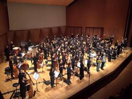 2015-10-26-1 1千800位观众出席新加坡华乐团于香港首演音乐会！